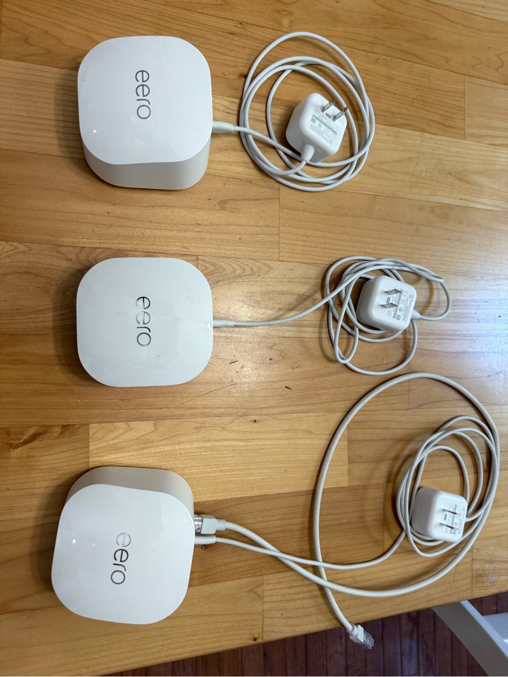 eero 6+ white networking device label